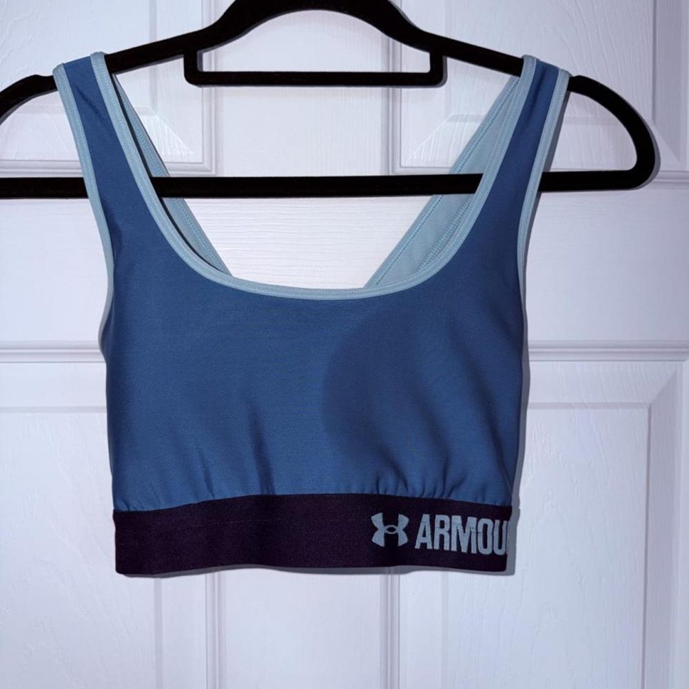 Under Armour blue sports bra with light blue color blocking #activewear #fitnes